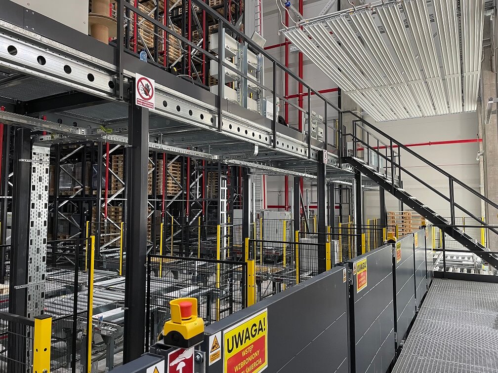 podesty i antresole w magazynie