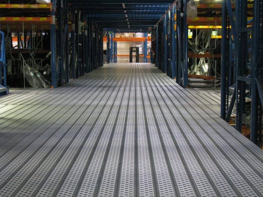 img_0390-jpg-1 Regały wielopoziomowe w aranżacji wysokich magazynów