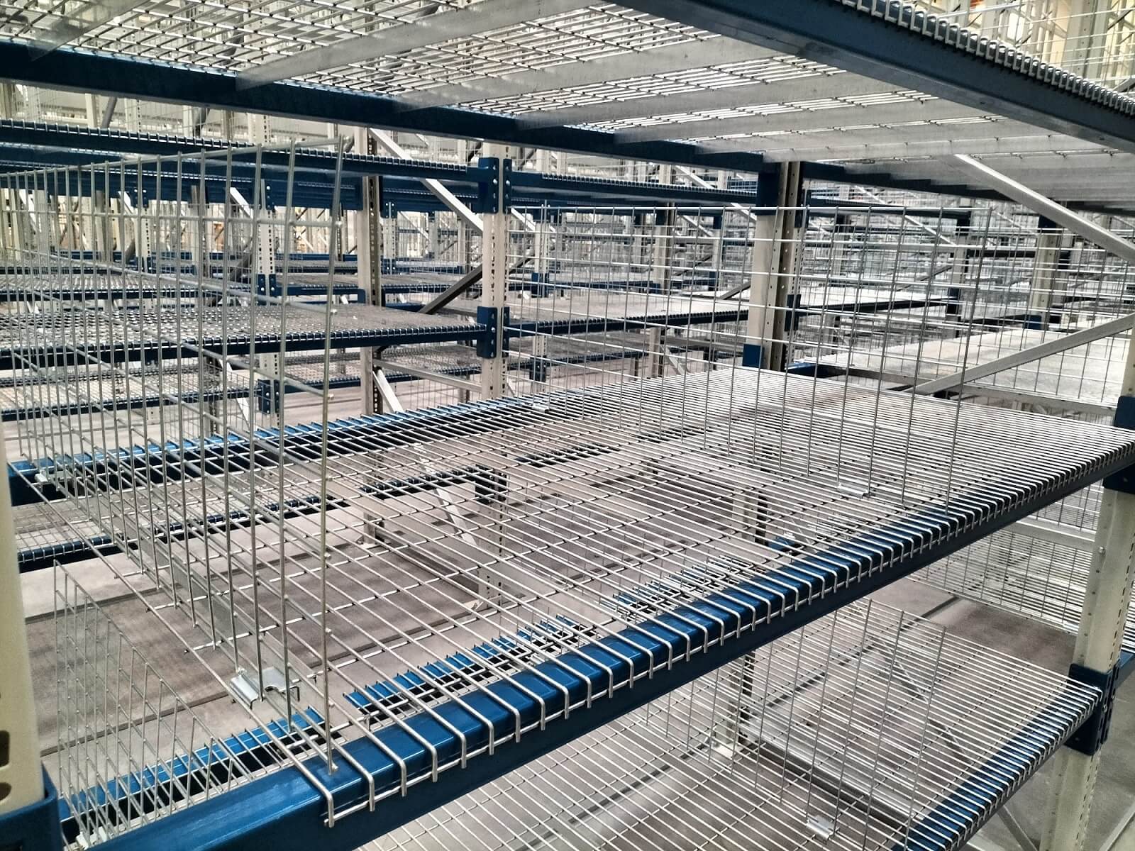 regały półkowe z kratą